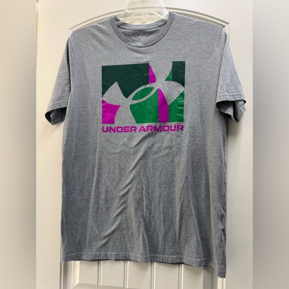 Men’s Under Armour Short Sleeve Tee in Gray and Green